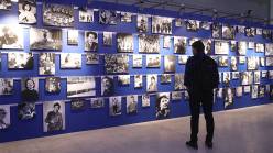    />За почти вековую историю Фотохроники ТАСС в агентстве была собрана рекордная
коллекция снимков - биография целой страны, документальные свидетельства
крупнейших исторических событий. Проект поставил своей задачей с помощью
современных технологий дать им новую жизнь, сделать доступными для широкой
аудитории. Для этого были проведены масштабные работы по оцифровке архива
фотографий ТАСС. С 2015 по 2016 год специалисты отсканировали и перевели в
цифровой формат свыше 850 тысяч изображений. Эти снимки стали основой для
выставки, которая собрала все самое знаковое и интересное из фотоархива
агентства и предоставила возможность десяткам тысяч людей увидеть кадры,
которые составляют национальное достояние России. Выставка &laquo;Главные кадры. ТАСС
открывает архивы&raquo; стала комплексным проектом. Для экспозиции, организованной в
ЦВЗ &laquo;Манеж&raquo;, было отобрано более тысячи снимков. Чтобы привлечь внимание к
проекту максимально широкой аудитории, для выставки была разработана насыщенная
культурно-просветительская программа. </p>
<p>В ее рамках прошли экскурсии и
мастер-классы, показы документальных фильмов, детские конкурсы, выставка
раритетной техники. Для выставки было разработано мобильное приложение с
дополненной реальностью, реализован комплексный план по продвижению проекта в
СМИ и социальных сетях. Эти мероприятия вызвали широкий общественный резонанс и
сделали проект заметным событием культурной жизни столицы: с 1 по 24 ноября
&laquo;Главные кадры&raquo; посетили свыше 60 тысяч человек.
</p>
<p>&nbsp;</p>
<p><strong>Регистрация на конкурс проектов открыта до 15 января 2018г</strong></p>
<p><a href=