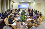    />20 ноября </em></strong><strong><em>2012г
</em></strong><strong><em>в
Общественной палате РФ состоялся круглый стол &laquo;Коммуникации в сфере инноваций и
венчурных инвестиций&raquo;, организаторами которого выступили Исполнительная
дирекция Национальной премии в области развития общественных связей &laquo;Серебряный
Лучник&raquo;, Комиссия по науке и инновациям, Российская ассоциация содействия
науке. Инициативу поддержали ОАО &laquo;РВК&raquo;, ОАО &laquo;РОСНАНО&raquo;, редакция журнала &laquo;Наука
и жизнь&raquo; и Агент</em></strong><strong><em>ство
инновационных</em></strong><strong><em> коммуникаций &laquo;110&raquo;</em></strong></p>
<p>Организаторы
мероприятия предложили участникам обсудить актуальность качественных&nbsp; коммуникаций&nbsp;
в области наукоемких технологий, научных достижений, инноваций,
венчурных инвестиций. Основой для дискуссии послужили две блиц-презентации
проектов, принимавших участие в конкурсе прошлого года: <strong>&laquo;Телеком Идея: вовлечение молодежи в систему открытых инноваций
оператора связи&raquo; ОАО &laquo;МТС&raquo; и &laquo;Информационное обеспечение конкурентных
преимуществ компании в сфере инноваций&raquo; ОАО &laquo;Северсталь&raquo;. </strong>Обе презентации
подтвердили суждение, что идея - это только 10% успеха. Если ее автор не может
коммуницировать, не способен донести информацию до нужной аудитории, значит, он
не сделал ничего!</p>
<p>&nbsp;</p>
<p>
<IMG class=