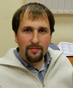    />Дмитрий Юрьевич
Ожегин</strong></p>
<p>Родился в 1981 году, закончил в 2003 году МГУ им. М.В.
Ломоносова, социологический факультет, кафедра политологии. <br /><br />В 2008 закончил
аспирантуру по направлению 