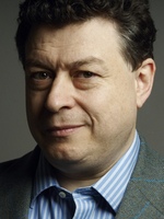    />Рори
Сазерлэнд (Великобритания)</strong></p>
<p><strong>Исполнительный
креативный директор и вице-председатель, OgilvyOne (Лондон), Вице-председатель
Ogilvy & Mather UK</strong></p>
<p>Сазерлэнд начал свою карьеру в Ogilvy
& Mather в отделе стратегического планирования в 1988 году. Затем стал
младшим копирайтером, работающим на клиента Microsoft. Будучи продвинутым
Интернет-пользователем, Сазерлэнд стал одним из первых в индустрии традиционной
рекламы, кто заметил потенциал в непонятных и мало изученных технологиях.</p>
<p>Сазерлэнд делится наблюдениями о мире
рекламы в эпоху Интернета и социальных медиа в своем блоге на сайте Campaign's
Brand Republic и в своей колонке The Wiki Man в Британском еженедельном
новостном издании The Spectator, а также в своем оживленном аккаунте в Твиттере.</p>
<p>Сазерлэнд известен как харизматичный
лектор и сторонник брендинга 360 &deg;.&nbsp;&nbsp; </p>
<p>&nbsp;</p>
<p><strong><img class=