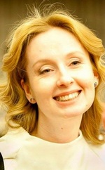    />Окончила факультет политологии Высшей школы экономики
(специальность - международные экономические отношения). </p>
<ul>
<li>В Aegis Media создала с нуля
Департамент по связям с общественностью, занималась корпоративными
коммуникациями, впоследствии открыла практику клиентского PR, в рамках которой
руководит командой специалистов, отвечающих за коммуникационную поддержку
клиентских мероприятий, создание пресс-офисов и разработку кросс-платформенных
специальных проектов. Работала с более чем 20 брендами, среди которых -
Аэрофлот, OTC Фарм,
Pernod Ricard, Fujifilm, SCA, Pioneer, осуществляла коммуникационную поддержку
спортивных проектов в России и за
рубежом.</li>
<li>Ирина входит в Global
Communications Team 'Dentsu Aegis Network'. В 2006 -2013 гг. в рамках реализации общей стратегии Aegis Group
plc в регионе EMEA/CIS осуществляла коммуникационную поддержку вывода на рынок,
в том числе m&a, таких сетевых брендов, как Posterscope,
AdWatch Isobar, IPospect, Vizeum, Ad O'Clock, Amnet. С 2012 по 2015 годы курировала коммуникацию в
Регионе по интеграции крупнейших рекламных холдингов - Dentsu Inc и Aegis Group plc. Как
представитель офиса сети в России и СНГ отвечает за взаимодействие со штаб-квартирами
в Лондоне и Токио по интеграционным вопросам в области коммуникаций и
маркетинга, разработку коммуникационной стратегии группы и соблюдение
коммуникационных стандартов Dentsu Aegis Network. Ирина - автор и организатор
индустриальных конференций Dentsu Aegis Network, проходящих ежегодно осенью и
весной.</li>
<li>До прихода в Aegis Media Ирина
работала в Центре Политических
Технологий, а также участвовала в создании Международного института
политической экспертизы с Евгением Минченко, работала в Minchenko Consulting. C
2007 года регулярно входит в рейтинг ТОП-1000 лучших менеджеров по версии
газеты &laquo;КоммерсантЪ&raquo; (в том числе, в 2015 году). В 2015 году проекты Ирины
получили две престижные награды в сфере коммуникаций - Серебряный Лучник за
неделю Русского Кино в Нью-Йорке и Дни Русской Культуры в Баден Бадене и PROBA
IPRA - за поддержку женской кругосветной регаты SC A Volvo Ocean Race</li>
</ul>
<p>&nbsp;<strong>Справка о компании </strong></p>
<p>Коммуникационная
группа Dentsu Aegis Network Russia является представительством в России и СНГ
международной сети Dentsu Aegis Network. На глобальном уровне Dentsu Aegis
Network входит в состав рекламной корпорации Dentsu Inc., со штаб-квартирой в
Токио и офисами в 124 странах мира. Холдинг занимает лидирующие позиции в
Азиатско-Тихоокеанском регионе, а также стабильно входит в ТОП-5
коммуникационных групп в мире. Компания включает восемь сетевых брендов -
Carat, Dentsu, Dentsu media, iProspect, Isobar, mcgarrybowen, Posterscope и
Vizeum, а также специализированные бизнес-подразделения, представленные в
нескольких регионах, среди которых: Amnet, Amplifi, Data2Decisions, Mitchell
Communications (PR), psLIVE и 360i.&nbsp;</p>                </div>
                <aside class=