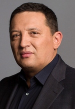    />Андрей Кирпичников</strong> окончил факультет журналистики МГУ
им.М.В.Ломоносова. В профессии с 1987 года. Ещё студентом работал штатным
корреспондентом газеты &laquo;Гудок&raquo;, сотрудничал с газетами &laquo;Комсомольская правда&raquo;,
&laquo;Вечерняя Москва&raquo; и др. Весной 1991 года вместе с группой единомышленников
учредил&nbsp; одно из первых в СССР независимых новостных изданий &ndash; Агентство
новостей и информации (АНИ), где выполнял функции выпускающего редактора и
руководителя отдела политики. Работу в сфере общественных связей начал в 1995
году, принимал участие в крупных имиджевых проектах, участвовал в
многочисленных кампаниях по выборам депутатов ГД и глав регионов.&nbsp;&nbsp;</p>
<p  >С 2002 работал начальником
информационно-аналитического управления, заместителем руководителя&nbsp; Службы
общественных связей&nbsp; ФК &laquo;УРАЛСИБ&raquo;, где отвечал за разработку&nbsp;
стратегии деятельности корпорации в сфере общественных связей и поддержку
GR-проектов. С 2006 года&nbsp; работал начальником Управления по работе со СМИ
ЗАО &laquo;Холдинговая компания Интеррос&raquo;. На этой должности
осуществлял&nbsp;PR-поддержку ключевых инвестиционных проектов компании,
включая строительство горнолыжного курорта &laquo;Роза хутор&raquo;, а также проектов
Благотворительного фонда В.Потанина (программа&nbsp; &laquo;Меняющии?ся музеи? в
меняющемся мире&raquo;, ежегодная выставка &laquo;Музеи?ныи? гид&raquo; и т.д.). В январе 2012
года возглавил Департамент общественных связеи?&nbsp; ПАО &laquo;ГМК Норильскии?
никель&raquo;, где отвечает за разработку и реализацию стратегии компании в сфере
общественных связей и коммуникаций.&nbsp;</p>
<table class=