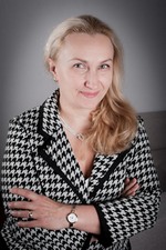    />Член
Правления&nbsp;Ассоциации
директоров по коммуникациям и корпоративным медиа России (АКМР)</strong></p>
<p><strong>Опыт
  работы:</strong></p>
<p>1992-2000 гг. - генеральный директор PR-агентства
  &laquo;Реноме&shy;Престиж&raquo;, более 100 выборных кампаний. Работа в Альфа-Банке, Фонде
  эффективной политики, на телеканале РТР.</p>
<p>2000-2003 гг. -
  вице-президент холдинга &laquo;Металлоинвест&raquo;.</p>
<p>2003-2008 гг. - заместитель
  начальника управления Департамента по информационной политике ОАО &laquo;Газпром&raquo;.</p>
<p>2008-2009 гг. -
  директор по информационной политике УК Эволюция (ФК УРАЛСИБ).</p>
<p>С 2009 года по настоящее
  время - член правления АКМР.</p>
<p><strong>&nbsp;</strong><strong>Образование:</strong></p>
<p>Психологический
  факультет МГУ им. М.В. Ломоносова (специализация &laquo;Психология рекламы&raquo;);</p>
<p>Степень МВА (Высшая
  школа бизнеса МГУ им. М.В. Ломоносова).</p>
<p><strong>Общественная
  деятельность и заслуги:</strong></p>
</td>
</tr>
</tbody>
</table>
Член Правления АКМР, &nbsp;Член РАСО,&nbsp;
лауреат Национальной Премии &laquo;Медиа-Менеджер России - 2002&raquo;.&nbsp;                </div>
                <aside class=