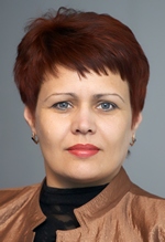    />Закончила Факультет филологии и
журналистики Красноярского государственного университета.&nbsp; Получила
дополнительное образование&nbsp; в Московской государственной академии печати
по специальности &laquo;Организация издательской деятельности&raquo;, а также в&nbsp;
Лондонской школе PR по курсу &laquo;Современные технологии PR. Интегрированный подход
к PR&raquo;. Прошла обучение на курсах повышения квалификации&nbsp; по направлению
&laquo;Работа пресс-службы муниципалитета&raquo; (Организаторы - Университет Wane State
University, США и Новосибирская школа гражданского общества) и в Российской
Академии Госслужбы при Президенте РФ по теме &laquo;Практические аспекты связей с
общественностью&raquo;.&nbsp;</p>
<p>С 1988 по 1998&nbsp; работала в
Сибирском государственном аэрокосмическом университете (г. Красноярск)
литературным редактором,&nbsp; затем начальником Редакционно-издательского
отдела.</p>
<p>С 1998 по 2001 &nbsp;- директор
пресс-центра и редактор информационного агентства &laquo;Топ-Новость&raquo; в Рекламном агентстве
&laquo;Анатольев и партнеры&raquo; (г. Красноярск).</p>
<p>2002 - начальник управления
информационной политики в Администрации г. Ставрополя.</p>
<p>С 2003 по 2005 -&nbsp;
руководитель отдела PR-проектов, затем директор по связям с общественностью в
Рекламной группе &laquo;ОНИКС&raquo; (г. Красноярск).</p>
<p>С 2005 по 2014 - начальник
управления PR и GR в Красноярском филиале ООО &laquo;Сибирская генерирующая компания&raquo;
(ранее - ОАО &laquo;Енисейская ТГК (ТГК-14)&raquo;).</p>
<p>С 2014&nbsp; по настоящее время
- советник по связям с общественностью и органами власти&nbsp; генерального
директора Филиала АО &laquo;СО ЕЭС&raquo; &laquo;Объединенное диспетчерское управление
энергосистемами Сибири&raquo;.</p>
<p>В разные годы была членом жюри
регионального тура конкурса &laquo;Хрустальный апельсин&raquo;, экспертом журнала&nbsp;
&laquo;Советник&raquo;, тренером смены &laquo;Журналисты и блогеры&raquo; в молодежном лагере &laquo;Машук&raquo;
(г. Пятигорск), вела&nbsp; мастер-классы по различным аспектам рекламы и PR для
студентов вузов, а также работников СМИ и PR-агентств в ряде городов России.</p>
<p>Член Союза журналистов России.</p>
<p>&nbsp;</p>                </div>
                <aside class=
