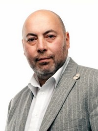    />&ldquo;В горизонте 10-12 лет мы, коммуникативные специалисты,
начнём зарабатывать не на брендинге, а на репутационных технологиях&rdquo;, -
поделился прогнозом со слушателями мастер-класса Игорь Писарский. По его
словам, бренд в условиях современного информационного поля остается только
&ldquo;сладким обещанием&rdquo;, и его с репутацией роднит только одна категория -
ценности, которые высоко котируются среди целевой аудитории.</p>
<p  style=