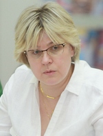    />Решетова Елена в 1990 году поступила в Московский ордена Трудового Красного
Знамени институт народного хозяйства имени Г.В. Плеханова. В 1993 году приняла
участие в разработке концепции аналитического издания &laquo;Рекламист&raquo;, став его
главным редактором до 1995 года. После окончания института продолжила трудовую
деятельность в рекламной группе Media Arts Group, став партнером и генеральным
директором агентства &laquo;Промоушен&raquo; до 1997 года. С 1997 по 2000 годы занимала
должность директора по промоушен в компании BWA RAPP COLLINS.<strong> </strong>В&nbsp;июле 2002 года окончила
Академию народного хозяйства при Правительстве Российской Федерации по
программе &laquo;Маркетинг&raquo; по специализации &laquo;Управление маркетингом&raquo;&nbsp; &nbsp;С 2000 по 2010 годы была партнером и
генеральным директором &nbsp;коммуникационного агентства &laquo;Republic&raquo;. С 2010 по
2015 годы &nbsp;- партнер, генеральный директор &nbsp;&laquo;RD Solutions&raquo;. С 2015
года по настоящее время занимает должность директора по спецпроектам в ООО
&laquo;АГТ&raquo;.&nbsp;</p>
<p><strong>Проекты, в которых участвовала</strong></p>
<ul type=
