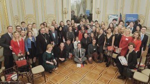    /></p>
<hr />
<p><strong><em>О Премии</em></strong><em></em></p>
<p><em>Конкурс &laquo;Серебряный Лучник&raquo; - США&nbsp;
учрежден Попечительским советом Национальной премии в области развития
общественных связей &laquo;Серебряный Лучник&raquo; в рамках номинации&nbsp;<strong>&nbsp;&laquo;Коммуникации
в глобальном мире&raquo;&nbsp;</strong>и является самостоятельным конкурсом, ориентированным
на проекты, осуществленные на территории США.</em></p>
<p><em>Цель конкурса &laquo;Серебряный Лучник&raquo;- США -
привлечь к участию авторов проектов, которые расширяют межгосударственные,
культурные, экономические и общественные связи и направлены на интеграцию России
в мировое коммуникационное пространство. Состав номинаций определяется
ежегодно. Победители получают статуэтку оригинального дизайна &laquo;Серебряный
Лучник&raquo; и диплом. Авторы лучших проектов награждаются дипломами. Денежного
вознаграждения не&nbsp; выплачивается.</em></p>
<p><em>На церемонию награждения, которая
состоится в январе 2017 года, приглашаются все зарегистрированные участники
конкурса согласно квоте: 1 проект - 2 персоны.</em></p>
<p><strong><em>Регистрация на конкурс проектов открыта до 15 февраля 2017г</em></strong><em></em></p>
<a href=