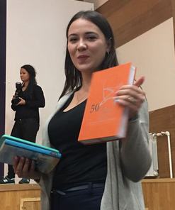    />
<p>В рамках &laquo;Студенческой недели&raquo;
традиционно проводится акция для студентов &laquo;Лучшее - лучшим&raquo;.&nbsp; Исполнительная дирекция дарит книги &laquo;50
лучших проектов Национальной премии в области развития общественных связей
&laquo;Серебряный Лучник&raquo; студентам, обучающимся по направлению &laquo;Реклама и связи с
общественностью&raquo;. &nbsp;Книга содержит примеры решения задач для государственных и
коммерческих структур, общественных и профессиональных объединений, средств
массовой информации, системы образования, социального обеспечения и
здравоохранения различных федеральных округов России. Вся информация изложена в
виде профессиональных кейсов и позволяет быстро оценить техническую и
креативную часть проекта.&nbsp; Для того, ч<strong>тобы получить последний том
книги необ<a name=