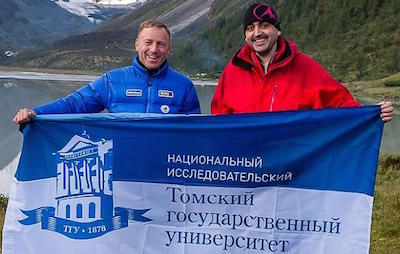    /><br /><br />Томск
 - город-университет, где учатся более 72 тысяч студентов из 75 регионов
 России и 40 стран ближнего и дальнего зарубежья. Студенты - это 
настоящее и будущее города и региона, критически важный ресурс для 
достижения стратегических целей их развития и повышения 
конкурентоспособности. Цель проекта &laquo;Учись в Томске&raquo; - привлечение 
абитуриентов, увеличение количества иногородних и иностранных студентов.
 Администрация Томской области инициировала образовательные миссии в 
Казахстане, Киргизии, Таджикистане, Монголии, Китае, Вьетнаме, Якутии и 
Югре, в Томске прошел I молодежный форум U-NOVUS и научный квест Science
 Game, запущена кампания на BBC World News в странах 
Азиатско-Тихоокеанского региона. В 2014 году количество поданных в 
университеты Томска заявлений увеличилось на 7 тысяч, доля иногородних 
студентов достигла 62 %, приемная кампания стала рекордной по активности
 абитуриентов из дальнего зарубежья.</p>
<p>Восьмой том Книги 